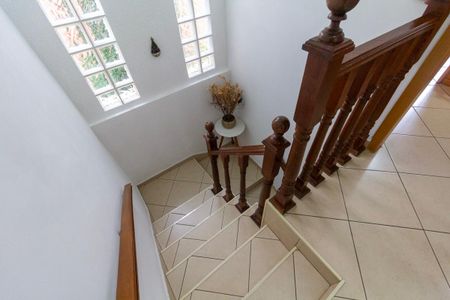 Casa à venda com 260m², 4 quartos e 3 vagasEscada
