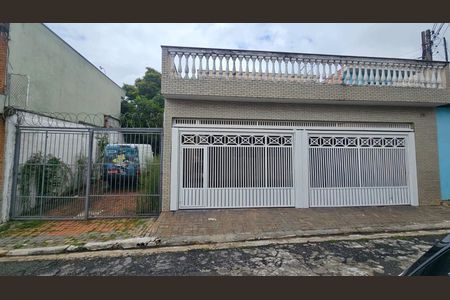 Casa à venda com 260m², 4 quartos e 3 vagasFachada