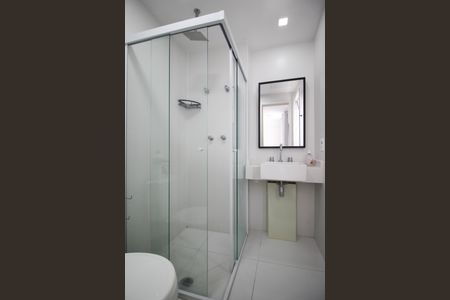 Banheiro de kitnet/studio para alugar com 1 quarto, 35m² em Moema, São Paulo