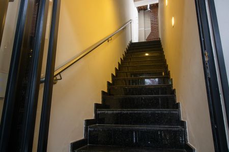 Casa para alugar com 187m², 2 quartos e 4 vagasEscada de acesso