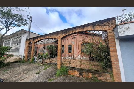 Casa à venda com 426m², 2 quartos e sem vaga Casa à venda com 426m², 2 quartos e sem vagaFachada