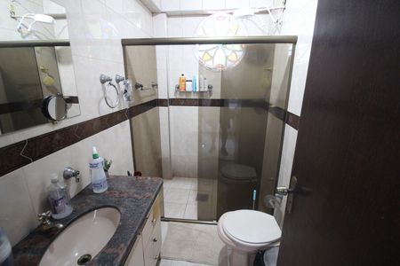 Casa à venda com 314m², 4 quartos e 3 vagasBanheiro 1