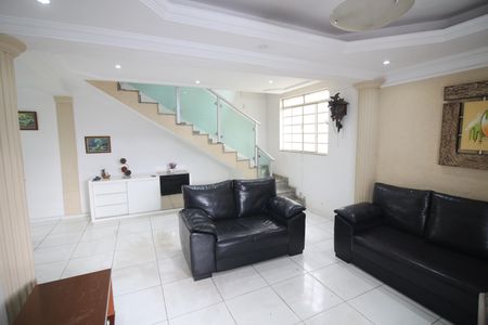 Sala de casa para alugar com 4 quartos, 314m² em Santa Helena, Belo Horizonte