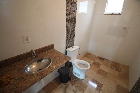 Casa à venda com 314m², 4 quartos e 3 vagasBanheiro 2