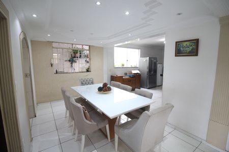 Sala de casa para alugar com 4 quartos, 314m² em Santa Helena, Belo Horizonte