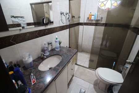 Casa à venda com 314m², 4 quartos e 3 vagasBanheiro 1