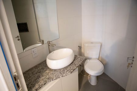 Banheiro de kitnet/studio para alugar com 1 quarto, 17m² em Butantã, São Paulo