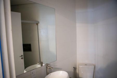 Banheiro de kitnet/studio para alugar com 1 quarto, 17m² em Butantã, São Paulo