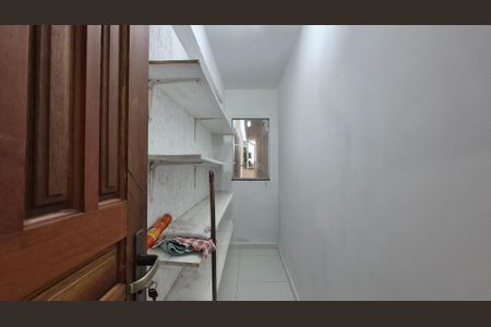 Casa para alugar com 198m², 3 quartos e 6 vagasDespensa 