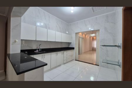 Casa para alugar com 198m², 3 quartos e 6 vagasCozinha 