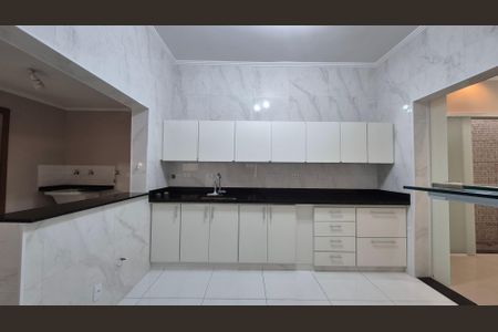 Casa para alugar com 198m², 3 quartos e 6 vagasCozinha 
