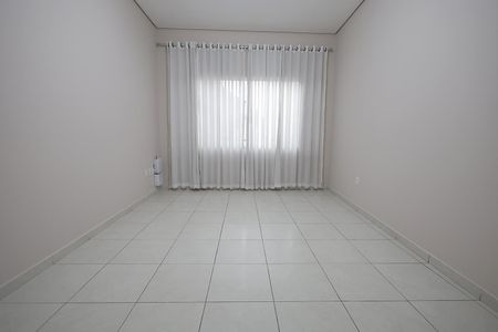 Casa para alugar com 180m², 3 quartos e 6 vagas Casa para alugar com 180m², 3 quartos e 6 vagasQuarto 4