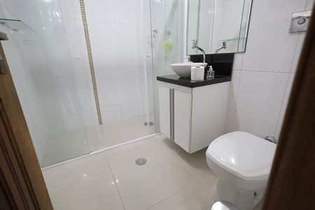 Casa para alugar com 180m², 3 quartos e 6 vagas Casa para alugar com 180m², 3 quartos e 6 vagasBanheiro 1