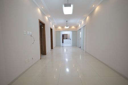 Casa para alugar com 180m², 3 quartos e 6 vagas Casa para alugar com 180m², 3 quartos e 6 vagasSala