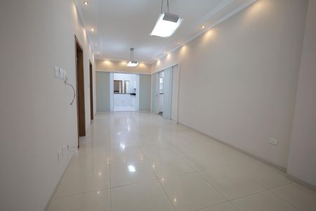 Casa para alugar com 180m², 3 quartos e 6 vagas Casa para alugar com 180m², 3 quartos e 6 vagasSala