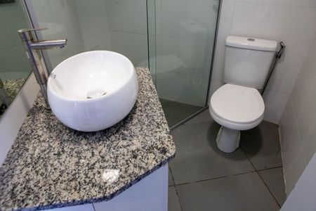 Banheiro de kitnet/studio para alugar com 1 quarto, 17m² em Butantã, São Paulo