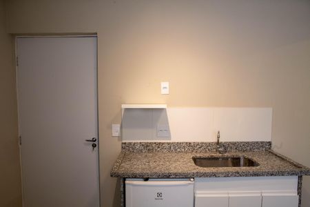 Banheiro de kitnet/studio para alugar com 1 quarto, 17m² em Butantã, São Paulo