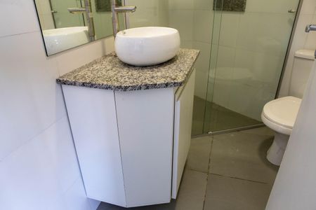 Banheiro de kitnet/studio para alugar com 1 quarto, 17m² em Butantã, São Paulo