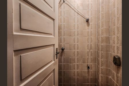 Banheiro de apartamento para alugar com 2 quartos, 85m² em Guilhermina, Praia Grande