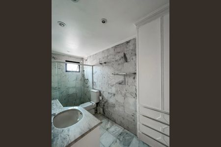 Apartamento à venda com 236m², 3 quartos e 3 vagasBanheiro da Suite 2