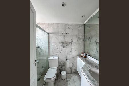 Apartamento à venda com 236m², 3 quartos e 3 vagasBanheiro da Suite 3