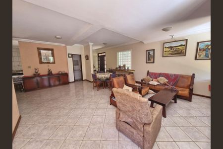 Casa à venda com 4 quartos, 1000m² em Indaiá, Belo Horizonte