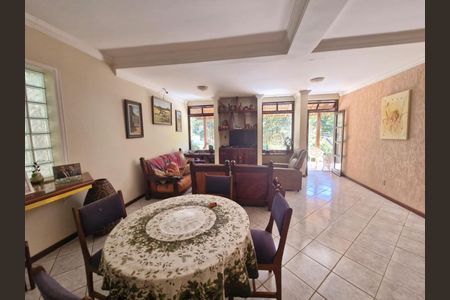 Casa à venda com 4 quartos, 1000m² em Indaiá, Belo Horizonte