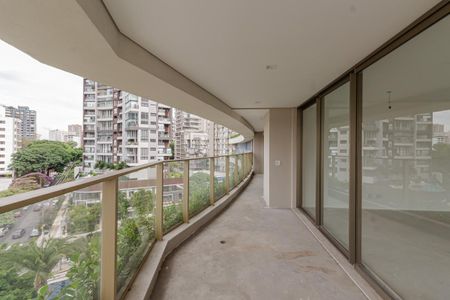 Apartamento à venda com 217m², 3 quartos e 3 vagasSacada