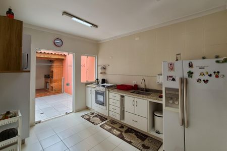 Casa à venda com 193m², 3 quartos e 4 vagasCozinha - Armários