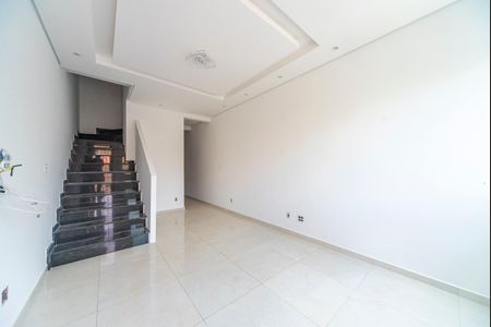 Casa à venda com 138m², 2 quartos e 3 vagasSala