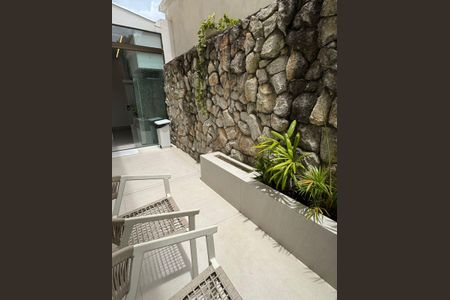 Apartamento à venda com 130m², 3 quartos e 2 vagas Apartamento à venda com 130m², 3 quartos e 2 vagasÁrea externa