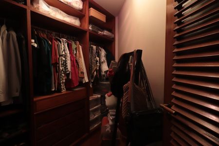 Apartamento à venda com 170m², 4 quartos e 2 vagasCloset da suíte 1