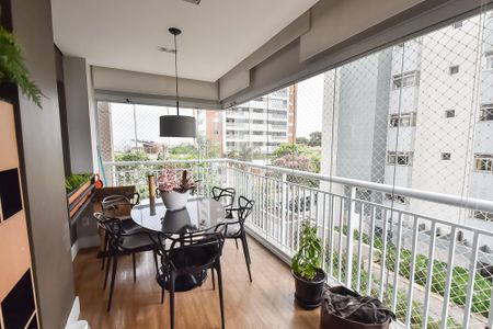 Apartamento à venda com 68m², 2 quartos e 1 vaga Apartamento à venda com 68m², 2 quartos e 1 vagaVaranda