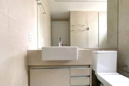 Banheiro de kitnet/studio para alugar com 1 quarto, 41m² em Lourdes, Belo Horizonte