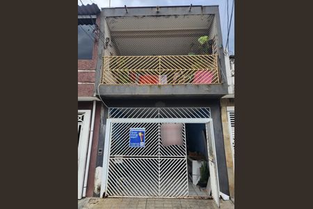 Casa à venda com 240m², 4 quartos e 1 vaga Casa à venda com 240m², 4 quartos e 1 vagaFachada