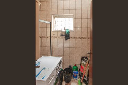 Casa à venda com 240m², 4 quartos e 1 vaga Casa à venda com 240m², 4 quartos e 1 vagaBanheiro