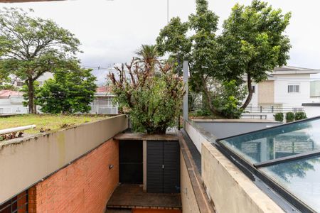 Casa à venda com 345m², 5 quartos e 3 vagas Casa à venda com 345m², 5 quartos e 3 vagasVista do quarto 1
