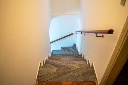 Casa à venda com 160m², 3 quartos e 4 vagasEscada