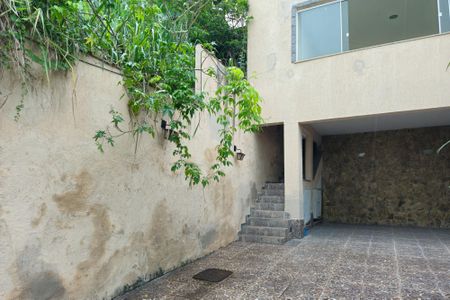 Casa para alugar com 199m², 4 quartos e 5 vagasQuintal
