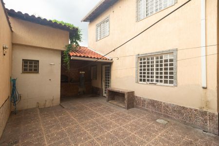 Casa para alugar com 199m², 4 quartos e 5 vagasQuintal