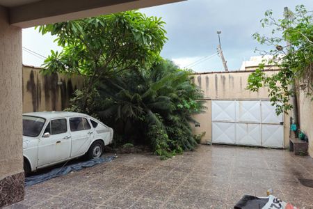 Casa para alugar com 199m², 4 quartos e 5 vagasQuintal