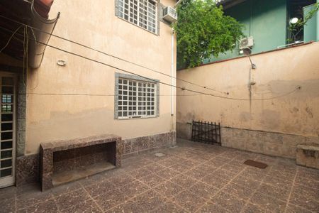 Casa para alugar com 199m², 4 quartos e 5 vagasQuintal