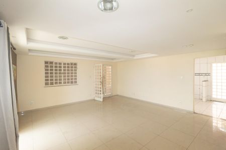 Sala de casa para alugar com 4 quartos, 199m² em Campo Grande, Rio de Janeiro