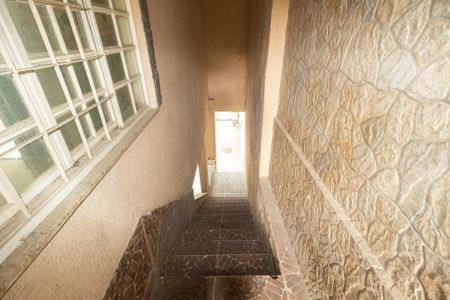 Casa para alugar com 199m², 4 quartos e 5 vagasEscada