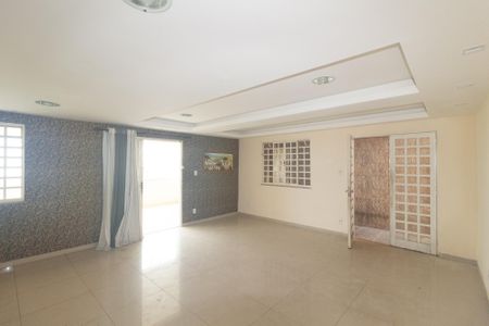 Casa para alugar com 199m², 4 quartos e 5 vagasSala