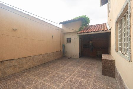Casa para alugar com 199m², 4 quartos e 5 vagasQuintal