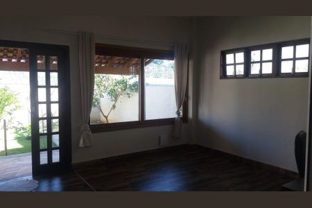 Casa de Condomínio para alugar com 3 quartos, 300m² em Lajeado, Cotia
