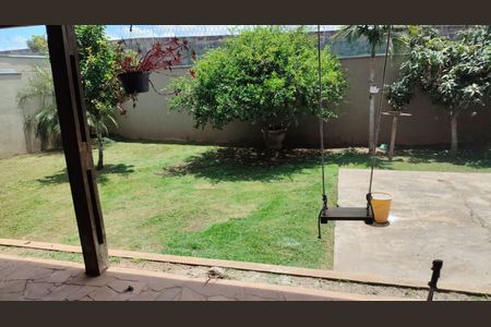 Casa de Condomínio para alugar com 3 quartos, 300m² em Lajeado, Cotia