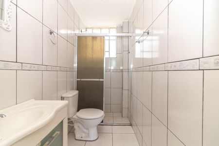 Banheiro  de apartamento para alugar com 1 quarto, 40m² em Jardim Itu, Porto Alegre