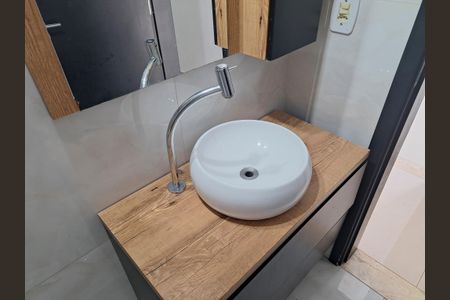 Banheiro de apartamento para alugar com 2 quartos, 49m² em Jardim do Tiro, São Paulo